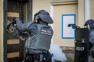 POL-ME: Hooligans attack Ordnungsamt employees - 2507108