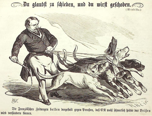 Ein Mann in einem langen Mantel führt drei Hunde an der Leine, wobei die Hunde vor ihm auf einem Blatt mit sichtbarem Text laufen.