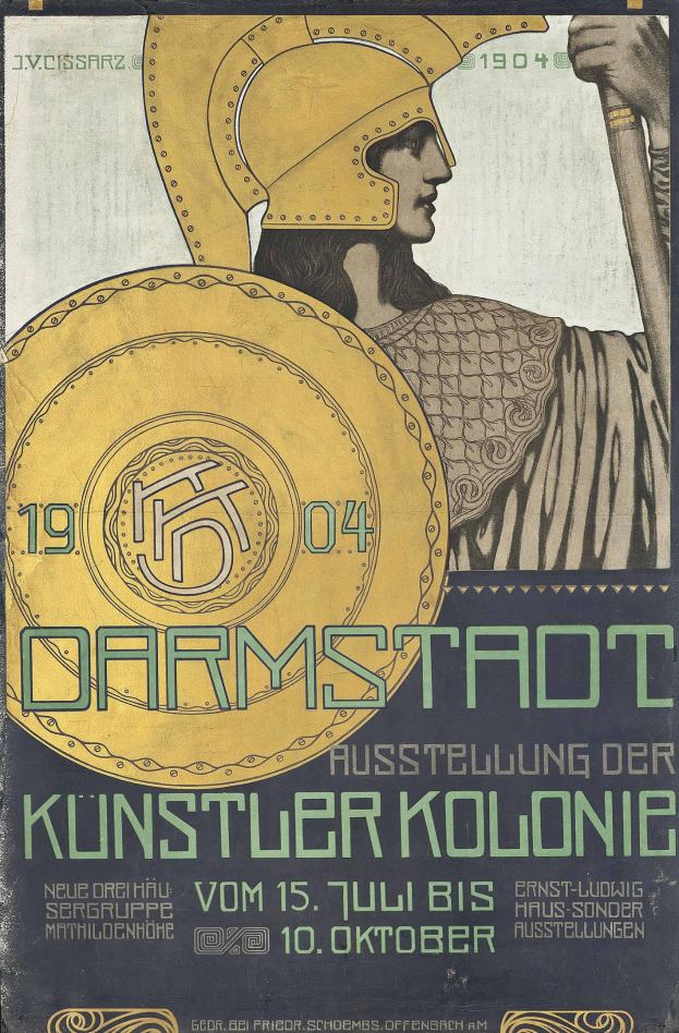 Plakat f├╝r ein 1904er Berlin-Konzert, das eine Helme tragende Figur mit einem Schild zeigt, auf dem "Darmstadt" und "K├╝nstler Kolonie" in fetter Schrift stehen.