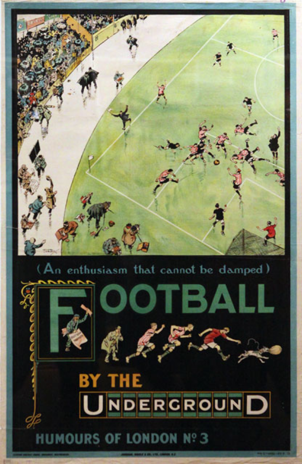 Ein Vintage-Plakat zeigt eine Menge, die ein Fußballspiel in einem Stadion beobachtet, mit der Aufschrift "Football by the Underground - Humours of London No. 3" oben.