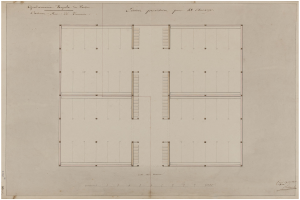Schwarzes und weißes architektonisches Zeichnung eines 18. Jahrhundert-Gebäudes' erster Stockplan mit zahlreichen Fenstern und handgeschriebenen Anmerkungen.