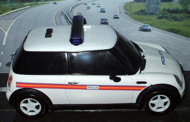 POL-SU: Polizei beschlagnahmt Fahrzeuge nach vermutetem Straßenrennen
