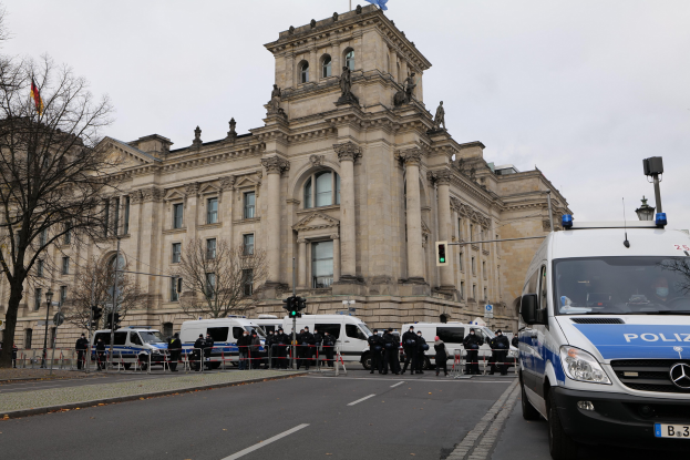POL-BO: "Ich freue mich sehr auf die Polizeipräsidium Bochum!" - Dr. Carsten D"ubbers ist der neue Chef der Kripo - Ralf Gromann geht in den Ruhestand