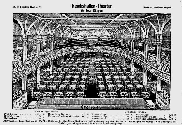 Schwarze und weiße Zeichnung des Reichshallen Theaters in Berlin, das das Auditorium mit Sitzreihen, Säulen und einer Decke zeigt, mit Text unten.