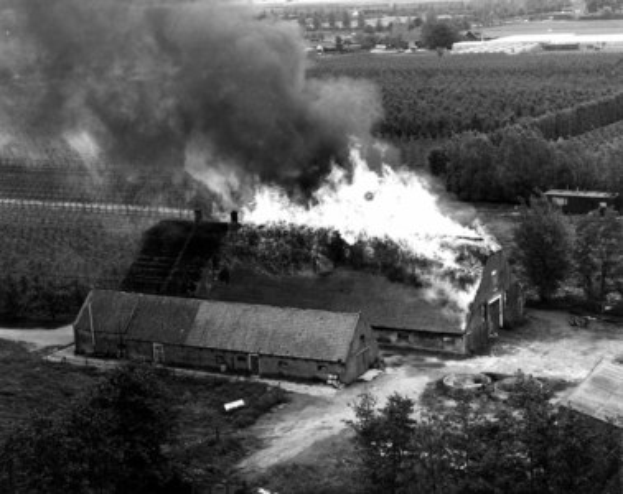 Großbrand in Neukirchen-Vluyn: Anstrengender Einsatz über 17 Stunden + Folgelöscharbeiten bis zum nächsten Tag (Endbericht)