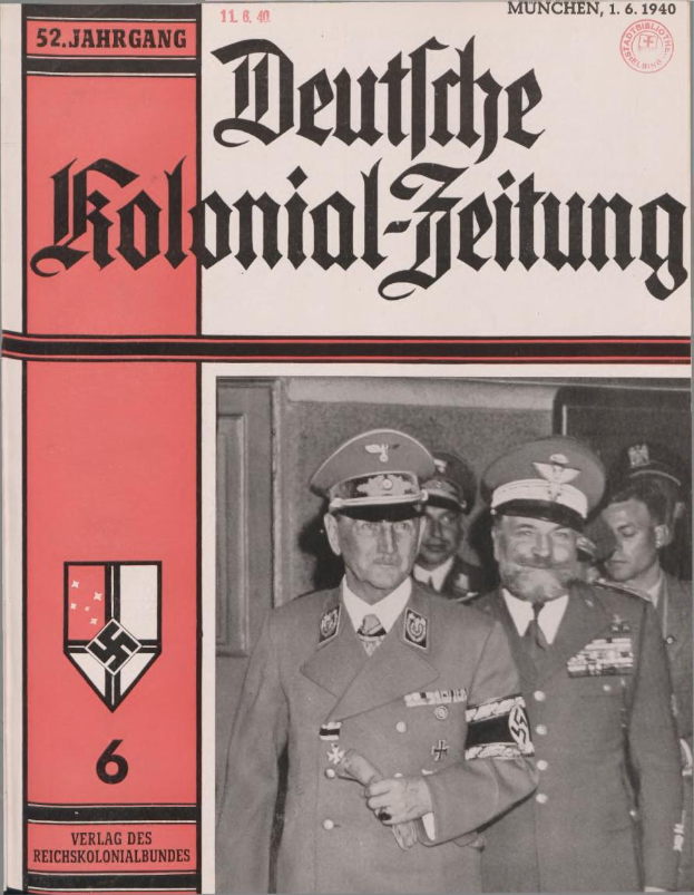Ein Buchumschlag aus November 1940 mit dem Titel "Deutsches Kolonial-Feitung", der ein Porträt von Adolf Hitler zeigt, umgeben von Menschen mit Mützen.