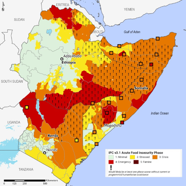 Karte von Afrika mit Farben, die verschiedene Prozentsätze der Nahrungsmittelunsicherheit pro Land anzeigen, begleitet von erklärendem Text zur Schwere.