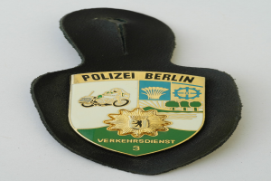BPOL NRW: Schlagstock und Messer gefunden - Bundespolizei nimmt Gesuchten fest