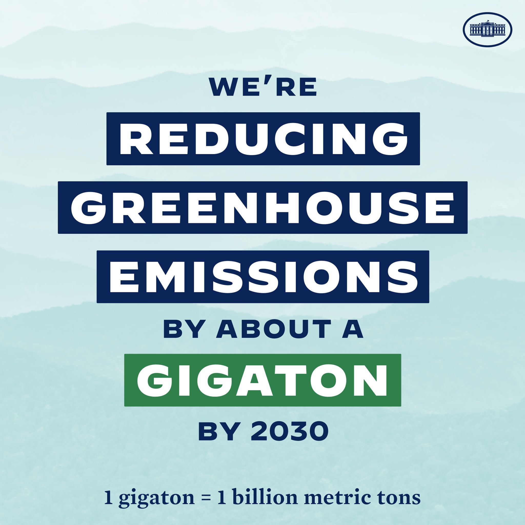Plakat mit Text und Logo, das "Wir reduzieren die Treibhausgasemissionen bis 2030 um etwa eine Gigatonne" besagt.